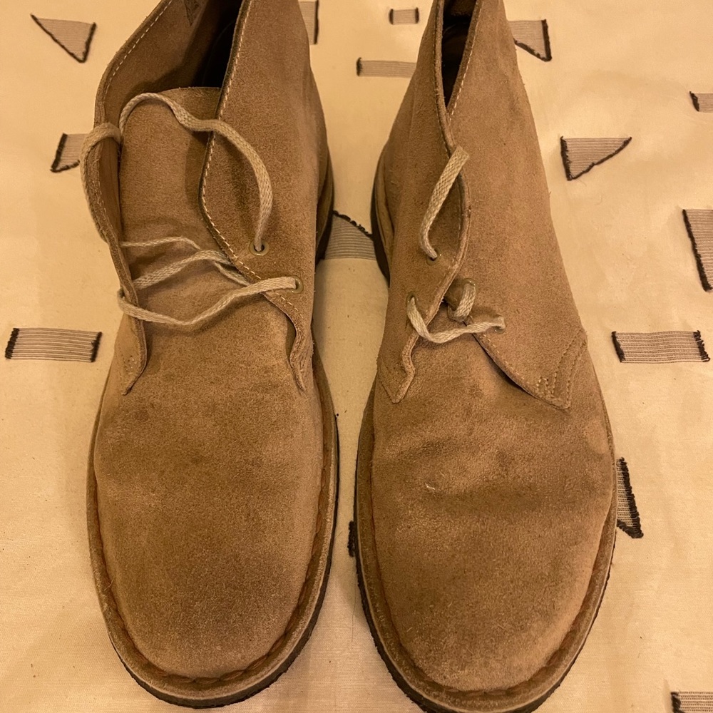 Clarks Tan Desert Boot in Sand